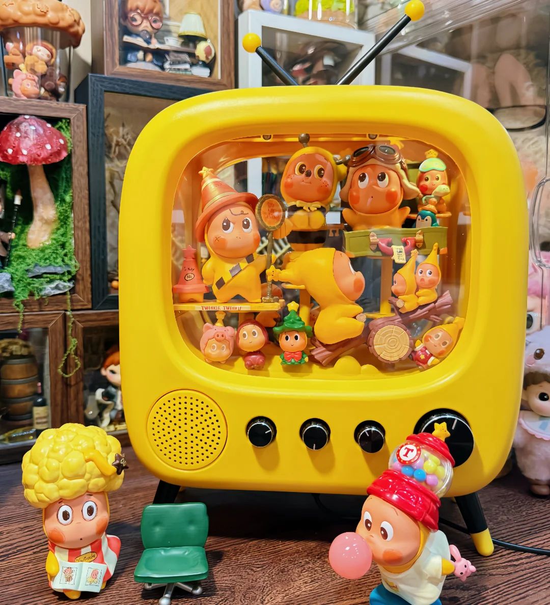 Figure Display Box - TV Type