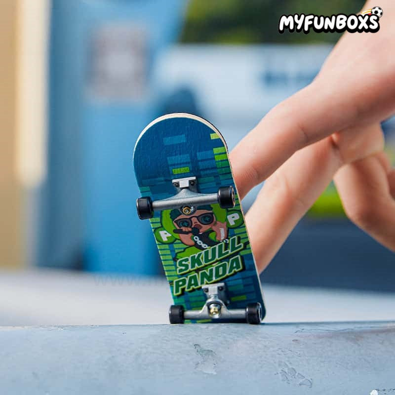 POP MART SKULLPANDA Bear Cat Fever Series Finger Skateboard Gift Set Blind Box