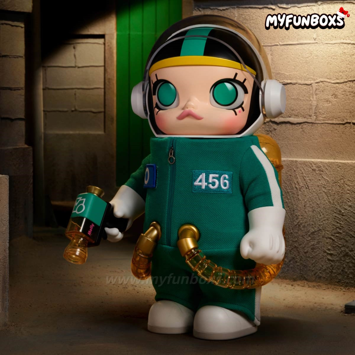 MEGA SPACE MOLLY 400% + Action Figure Squid Game Set