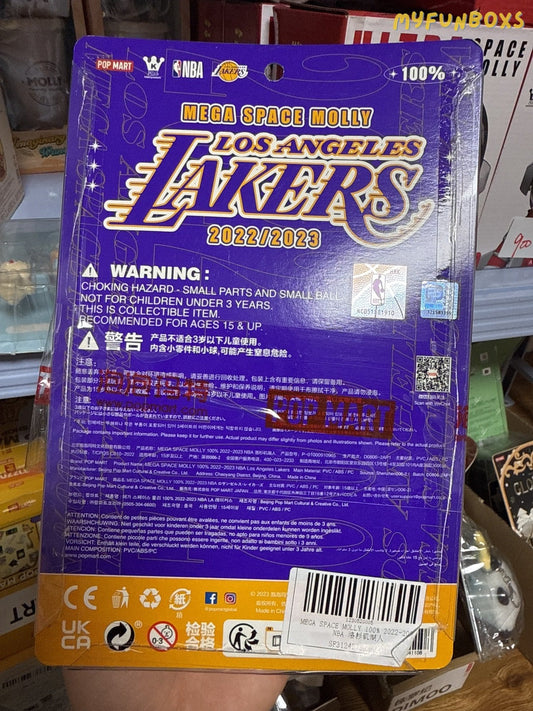 Pop Mart Molly Los Angeles Lakers etiqueta colgante. Nuevo, raro, perfecto para coleccionistas.