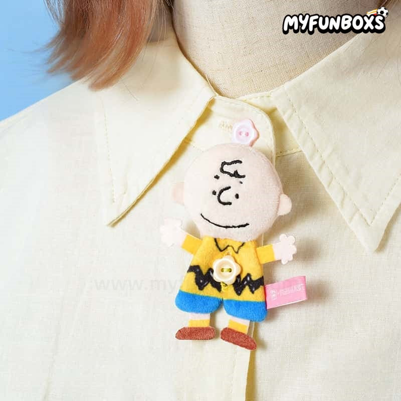 PEANUTS Snoopy Pick Me magnetic button figure pendant surprise box