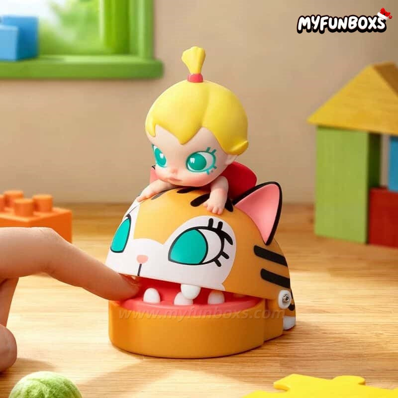 POP MART Baby Molly and Baby Tabby Pulling a Prank Figure (PRE-ORDER）