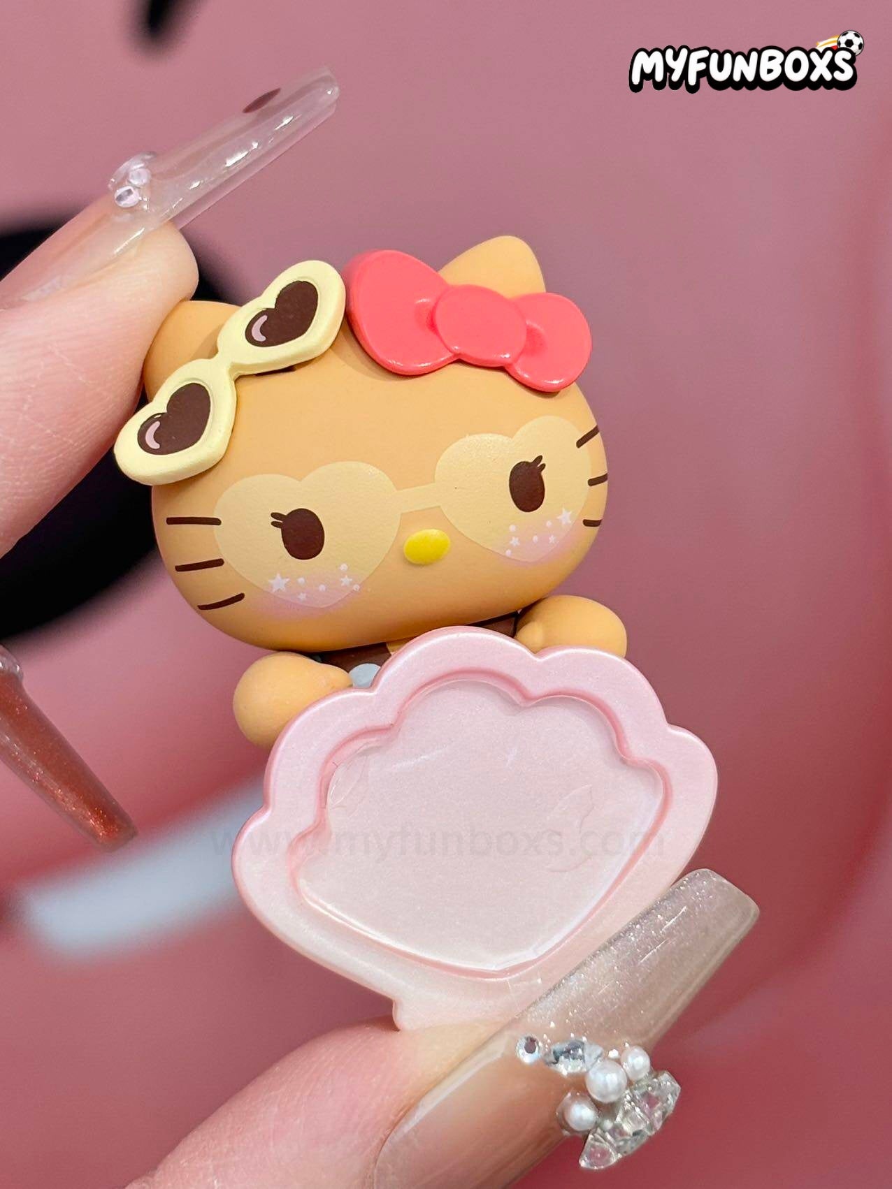 Sanrio Hello Kitty Beach Day Tan Series blind bag