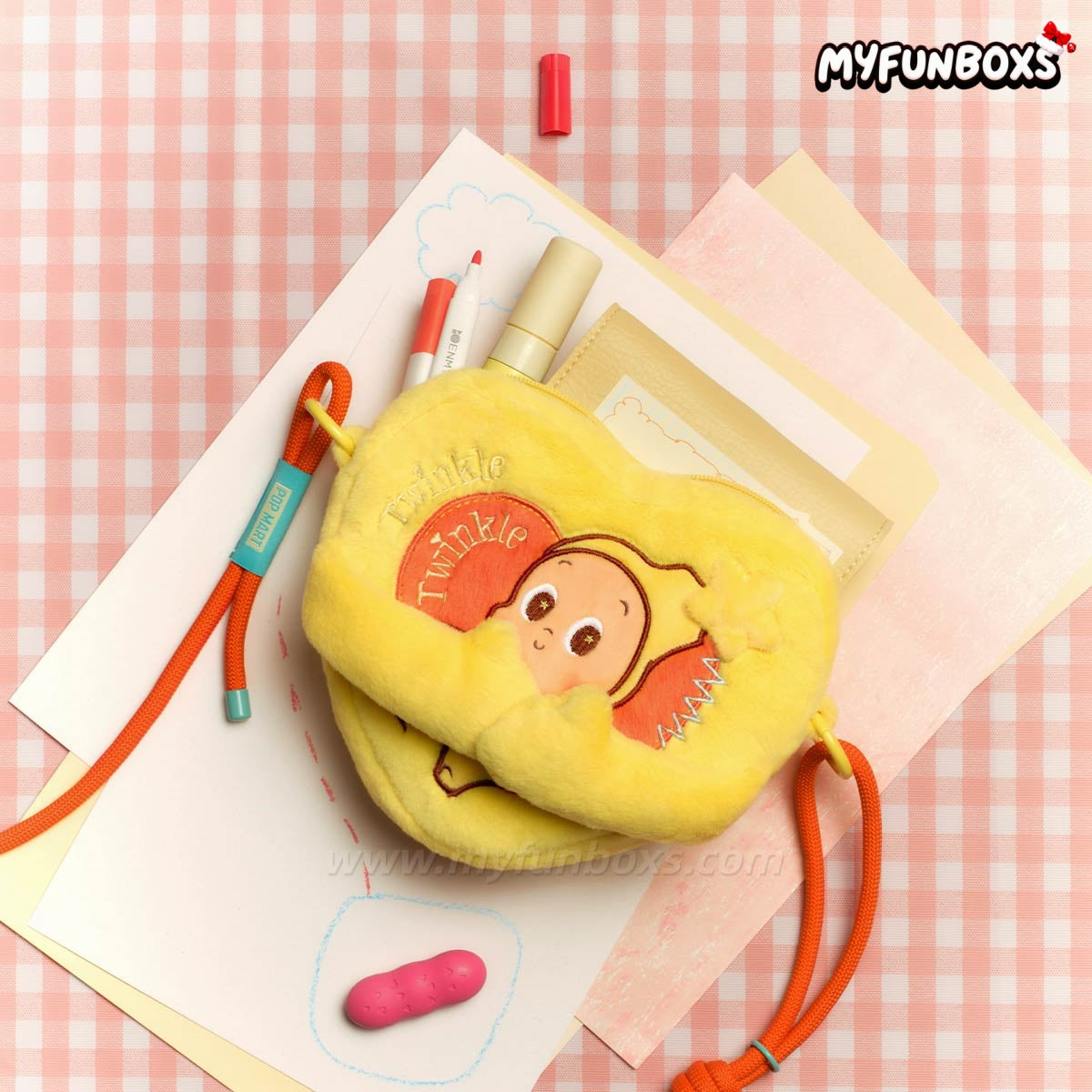 POP MART Twinkle Twinkle Crush On You Series-Hand-in-Hand Heart Bag