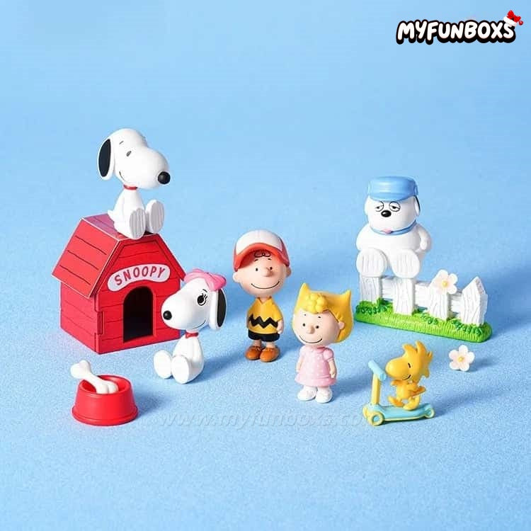 Snoopy PINK ME Series Mini Hanging Card Pendant Blind Box