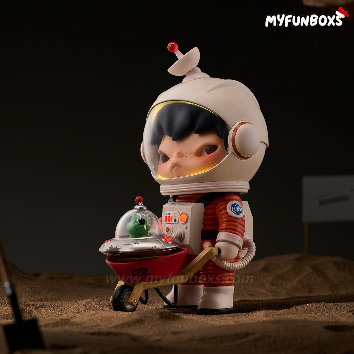 Hirono Search for Aliens Figurine