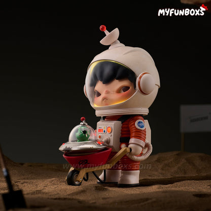 Hirono Search for Aliens Figurine