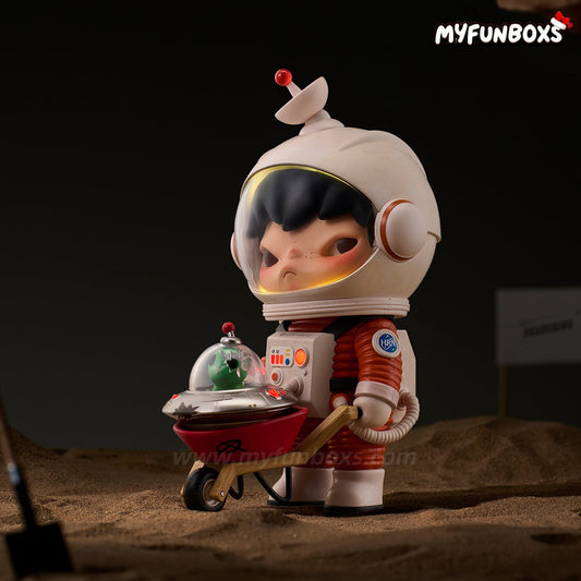Hirono Search for Aliens Figurine