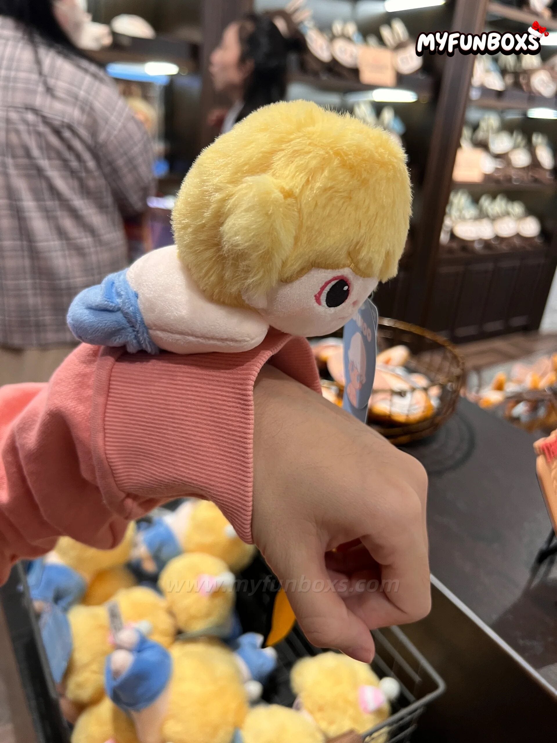 THE MONSTERS POPLAND Lie on Your Shoulder Plush