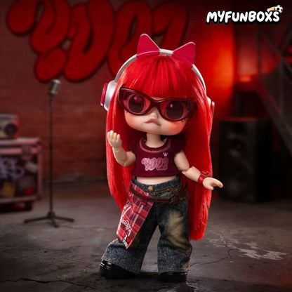 POP MART MOLLY × YUQI 1/8 action figure (PRE-ORDER)