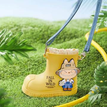 THE MONSTERS FALL IN WILDSERIES-Rain Boot Bag